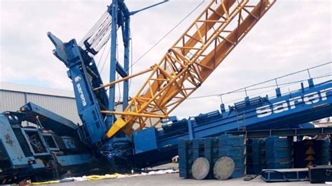 Sarens LTM11000D overturned in Middlesbrough Port | Cranepedia in 2021 ...