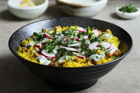 za'atar chickpeas and yellow rice with jajik - Cardamom and Tea