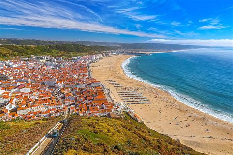 Nazaré, la capital de las olas gigantes | via National Geographic ...