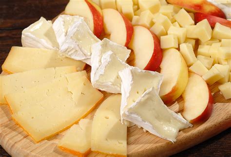 The Best Apple and Cheese Pairings - Robinette's Apple Haus & Winery