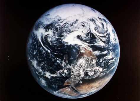 File:EARTH, AS SEEN BY ASTRONAUTS EUGEN CERNAN, RONALD EVANS AND HARRISON SCHMIDT FROM APOLLO 17 ...