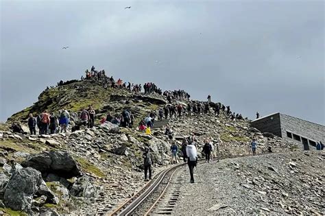 People are moaning that the cafe at the top of Snowdon is never open - Wales Online