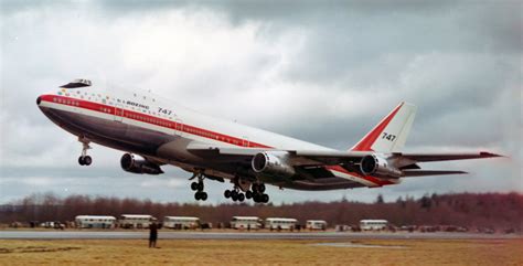 The first 747 departs on in first flight in 1969. Photo: Boeing | Avião ...