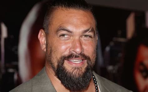 Jason Momoa, il video del compleanno in costume sotto la neve | Amica