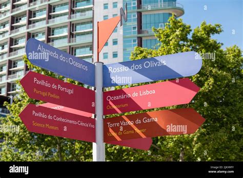 Direction signs in the sun hi-res stock photography and images - Alamy