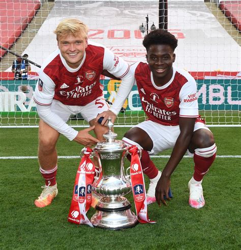 19-year-old Arsenal FA Cup winner joins Swindon