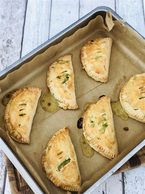 Super quick vegetable pasties - Daisies & Pie