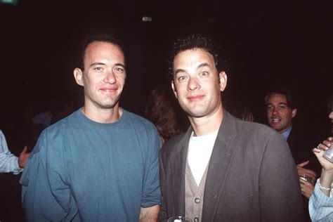 Brothers Jim and Tom Hanks together in 1994 - 9GAG