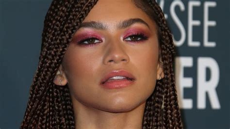 Critics Choice Awards 2020 Pink Makeup Proves the Trend Isn’t Slowing ...