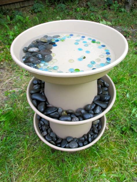 Diy Bird Bath Fountain Ideas / 20 Lovely DIY Bird Bath Ideas To Attract ...