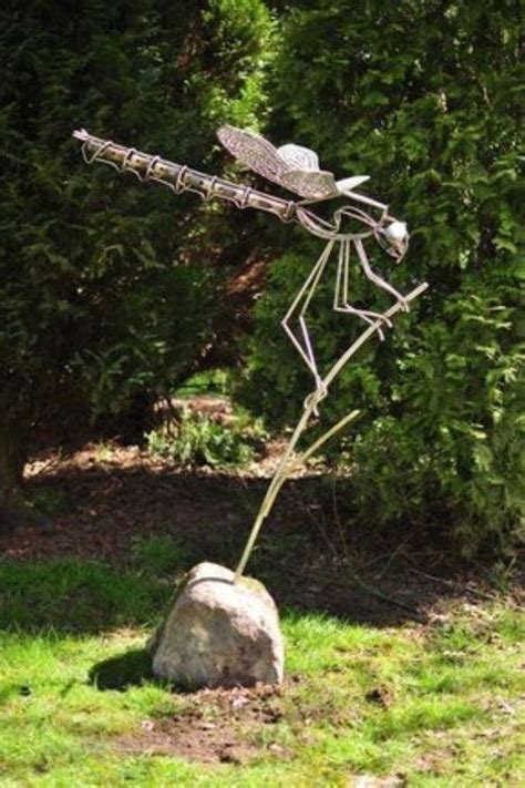 33 Awesome Outdoor Junk Garden to Reuse Your Old Stuff ~ Matchness.com | Metal yard art, Welding ...