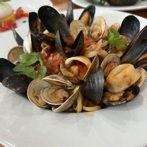 Carmine's Zuppa Di Clams Recipe: A Mouthwatering Delight for Seafood Lovers | Kitchen Aiding