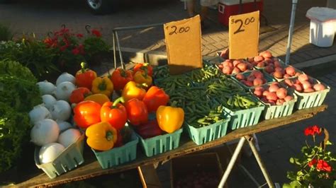 Final day of Downtown Farmers Market celebrates last day with free cider & donuts