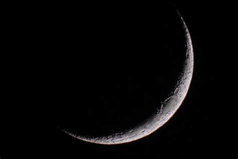 How to photograph a thin crescent Moon