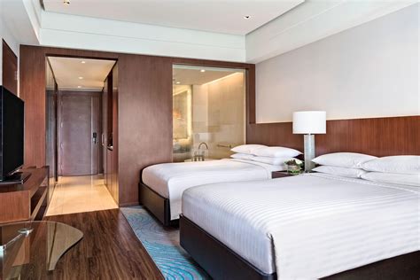 Hotel Rooms and Suite Accommodations in Resorts World | Manila Marriott Hotel