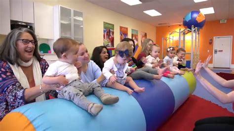 Gymboree Play & Music Crawlers Class - YouTube