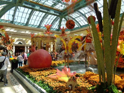 Bellagio Conservatory Fall 2018 Display "Falling Asleep" | VegasChanges