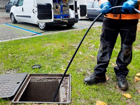 Sewer cleaning machines: what you need to clean sewers in the city