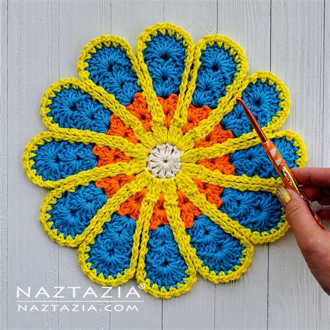 Crochet 12 Petal Flower - Naztazia