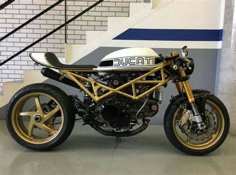 Nice custom apart from the colours. | Ducati monster, Cafe racer bikes ...