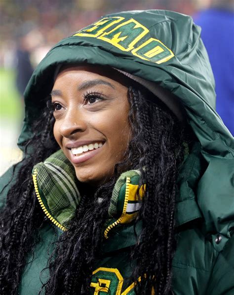 Simone Biles presented an amazing gift on the sideline Sunday from ...