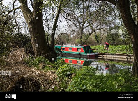 Lea valley canal hi-res stock photography and images - Alamy