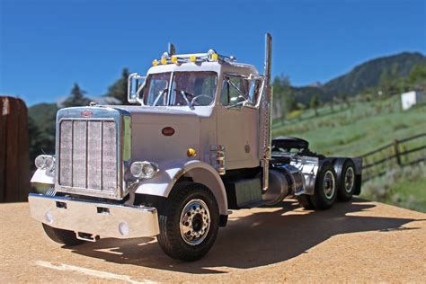 Peterbilt 359 Wrecker -- Plastic Model Vehicle Kit -- 1/25 Scale ...