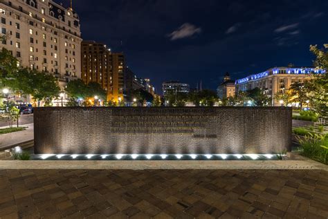 Visiting Pershing Park & WWI Memorial in Washington DC (Photos)