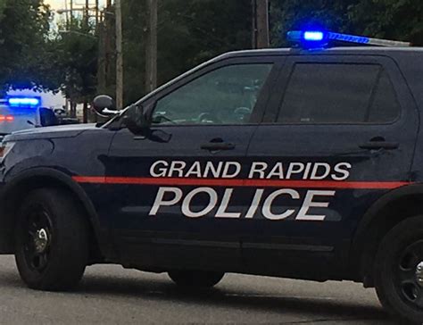 Grand Rapids police respond to barricaded person inside house - mlive.com