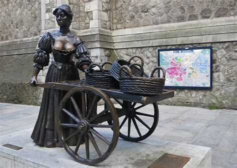 Molly Malone statue, Dublin | Statue of Molly Malone in Dubl… | Flickr