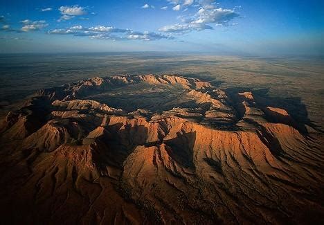 盘点世界十大陨石坑_旅游频道_凤凰网