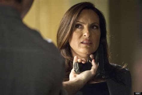 Mariska Hargitay On 'Law And Order: SVU' Season 15: Actress Signs New Deal | HuffPost