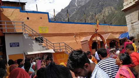 Badrinath temple inside - YouTube