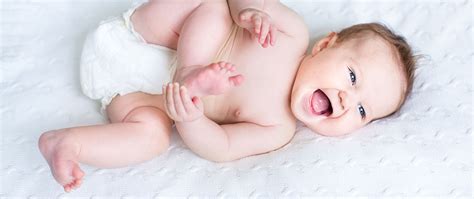 When should my baby start to roll over? | slumbersac.ie