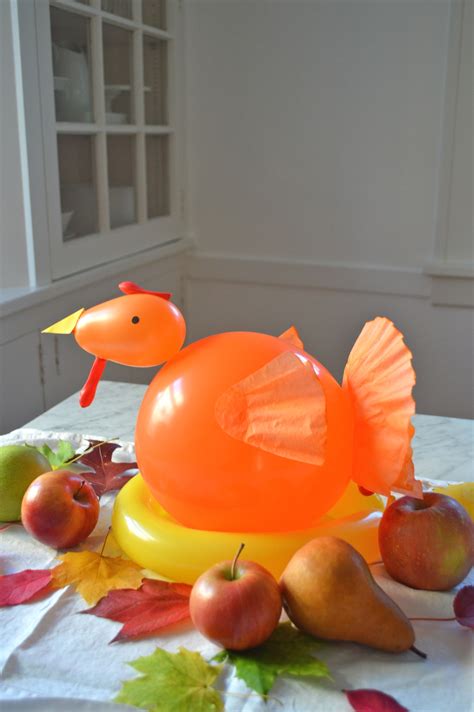 Easy Balloon Turkey Centerpiece Your Kids Will Love! — super make it