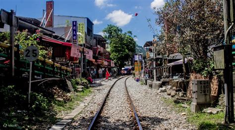 Shifen Half-Day Guided Tour with Pingxi Sky Lantern Experience - Taipei ...