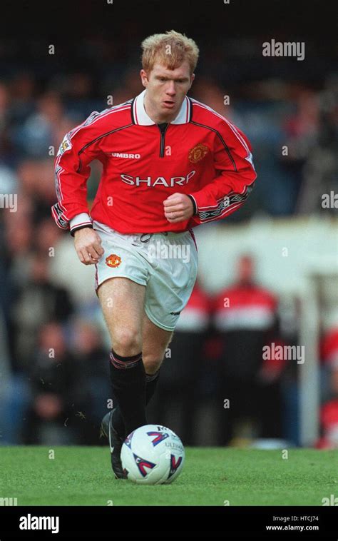 PAUL SCHOLES MANCHESTER UNITED FC 03 October 1999 Stock Photo - Alamy