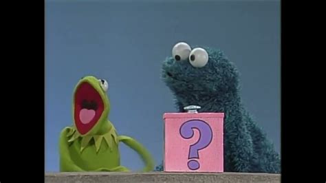 Sesame Street - Kermit and Cookie Monster - Mystery Box - YouTube