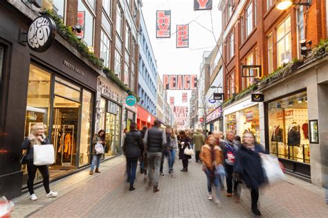 Britain witnesses the demise of the high street shops in 2017