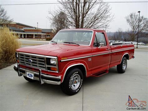 1985 FORD F-150 XLT LARIAT.. 1 FAMILY OWNED .. 33K ACTUAL MILES. GARAGE KEPT.