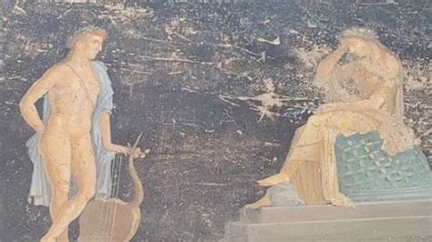 See the beautiful new frescoes just uncovered in Pompeii | FOX 5 Atlanta