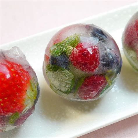 Decorative round ice cubes for cocktails or soft drinks. Full recipe http://youtu.be/GBGQDkuCmaA ...