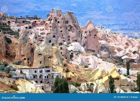 Geschnitzte Häuser Im Felsen, Tauben-Tal, Uchisar, Cappadocia, Die Türkei Stockfoto - Bild von ...