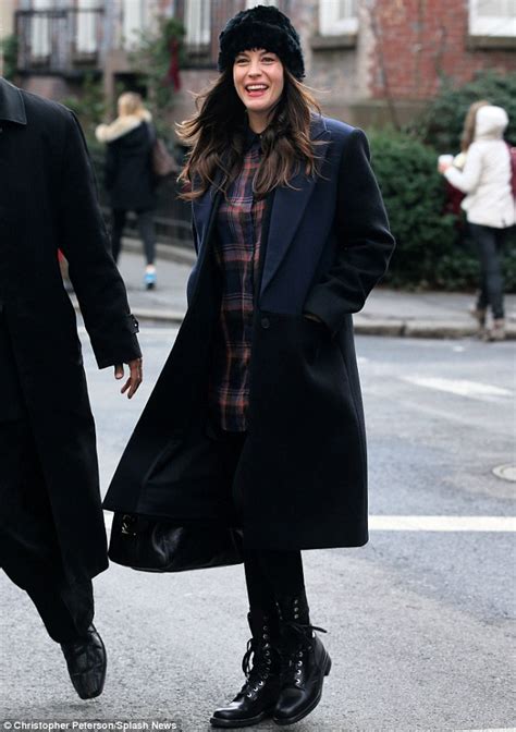 Liv Tyler sports menswear-style coat as she heads to airport | Daily Mail Online