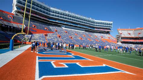 Florida drops spot in college football coaches poll