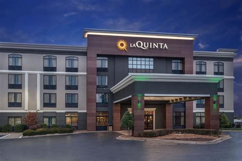 La Quinta Inn & Suites by Wyndham Clarksville | Clarksville, TN Hotels