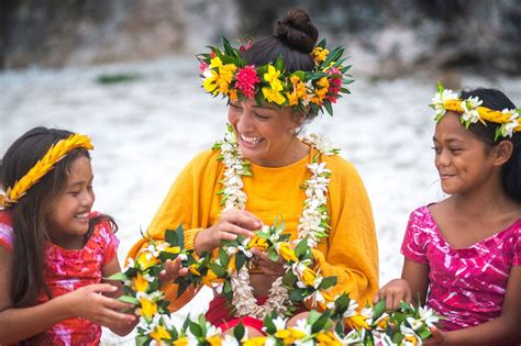 What is the Rarotonga & Cook Islands Language?