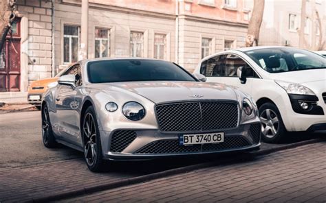 Bentley vs Rolls-Royce: Which is Better? | Slingo Blog