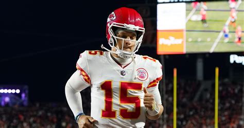 Patrick Mahomes, Dak Prescott Among 2022 Walter Payton Man of the Year Award Nominees