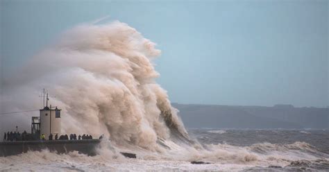 You can watch the huge waves breaking on Porthcawl pier during Storm Brian live - Wales Online